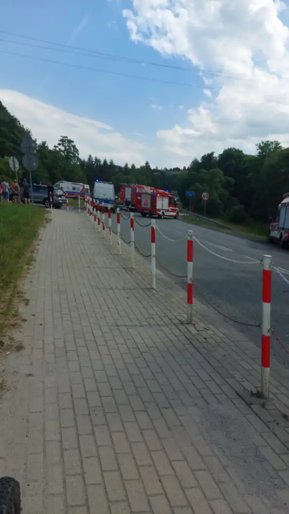 Wypadek na DK75 w Nowej Wsi. Dwie osoby trafiły do szpitala