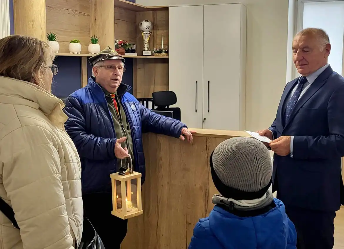 Do starosty nowosądeckiego zawitali harcerze z Betlejemskim Światłem Pokoju