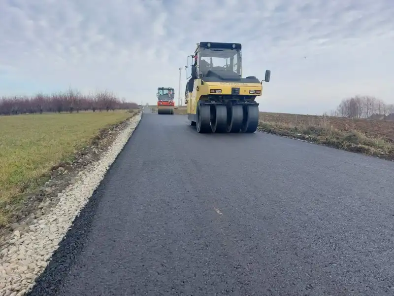 Ekspresowe tempo prac przy odbudowie jednej z dróg w gminie Korzenna
