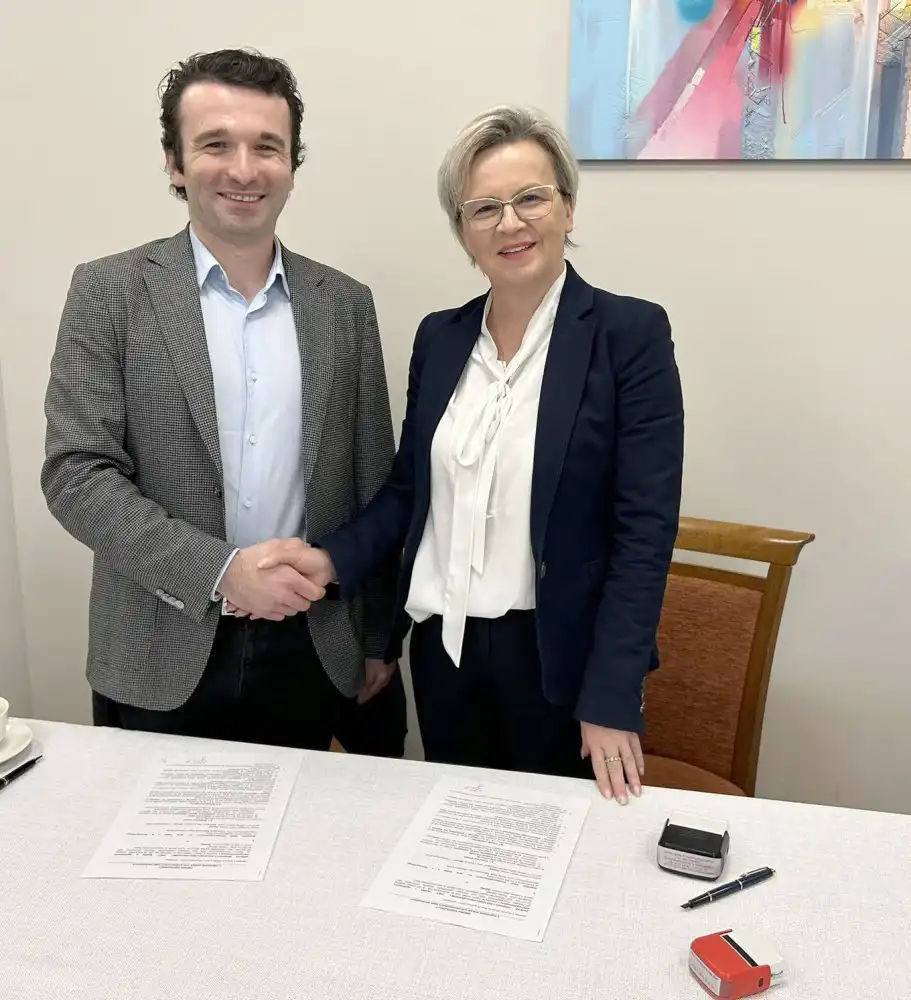 Dyrektor ZSP w Krynicy-Zdroju podpisała umowę o współpracy z Zakładem Produkcyjno-Handlowo-Usługowym „Inex”