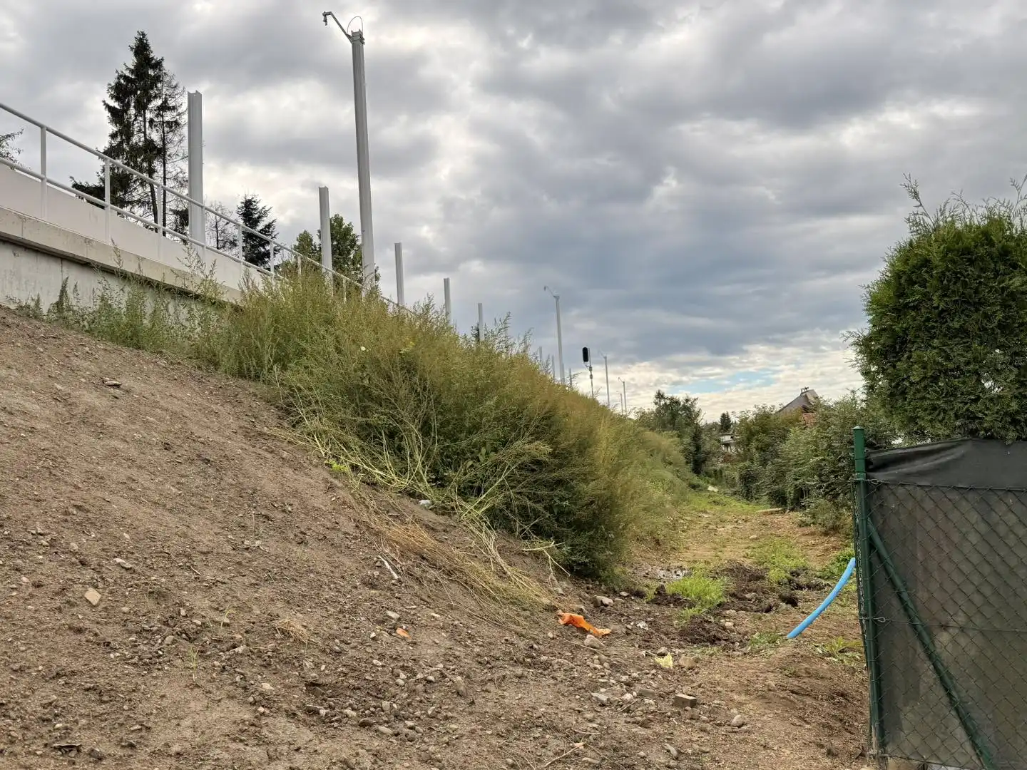 Hałas kolei zagraża spokojowi Osiedla Wólki. Radny i mieszkańcy walczą o ekrany akustyczne