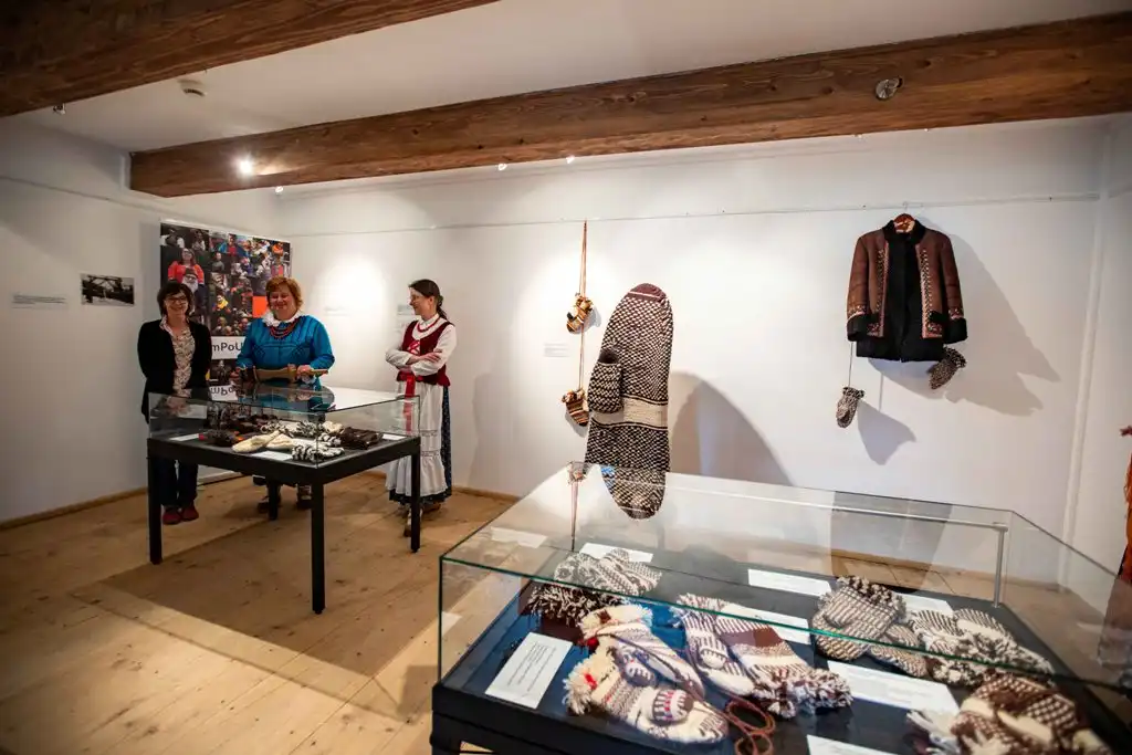 Rękawice furmańskie w sądeckim skansenie