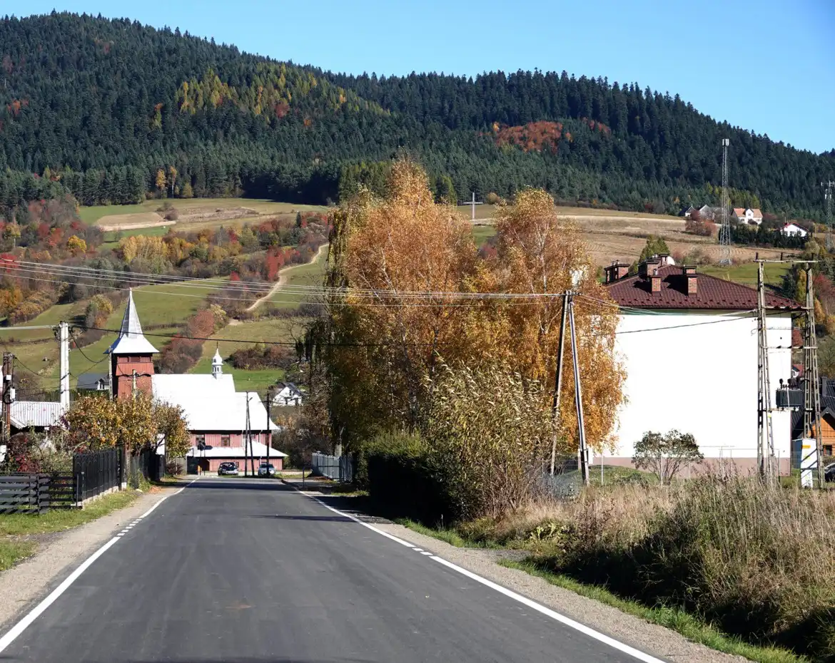 Trzy kilometry drogi wyremontowane dzięki współpracy samorządu i leśników