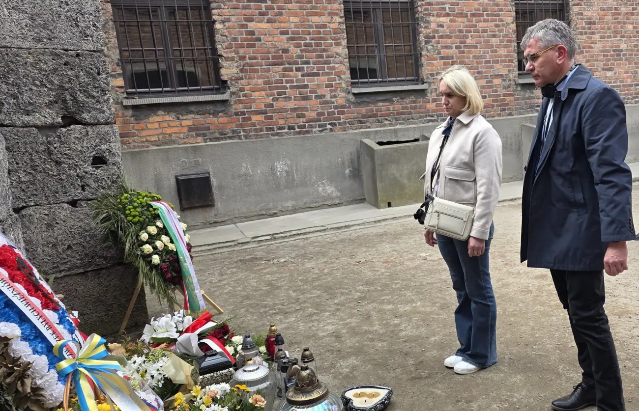 Hołd przy Ścianie Straceń. Wizyta pełna refleksji i pamięci