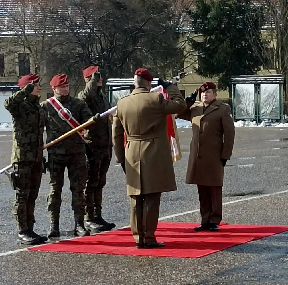 Uczniowie ZS w Marcinkowicach uczestniczyli w uroczystym przekazaniu obowiązków dowódcy 6 Batalionu Dowodzenia w Krakowie