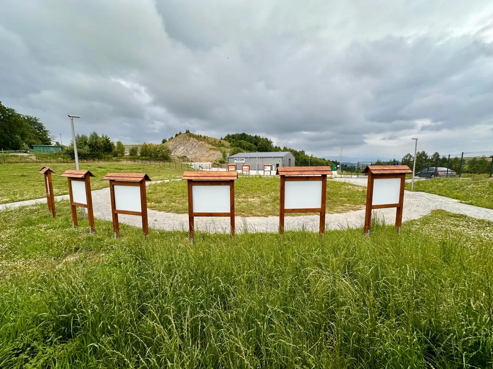 Ścieżka edukacyjna w Miłkowej już prawie gotowa. Wkrótce będą z niej korzystać uczniowie