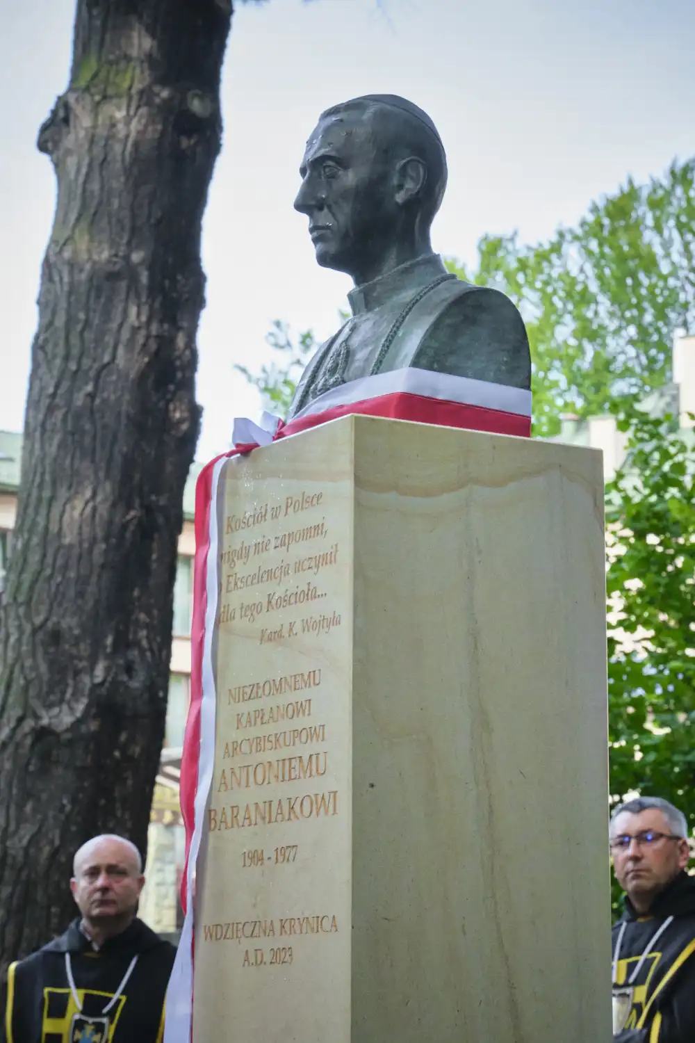 W Krynicy-Zdroju odsłonięto pomnik arcybiskupa Antoniego Baraniaka