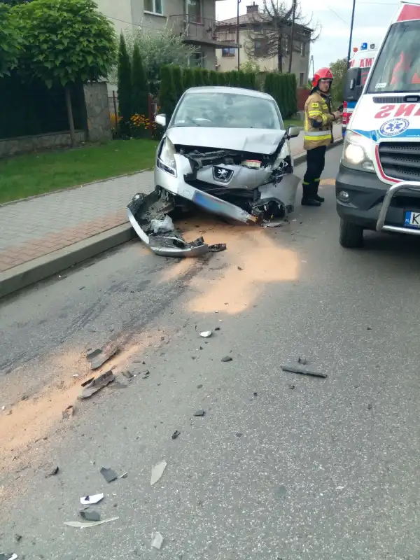 Wypadek w Nowym Sączu. Zderzyły się dwa samochody osobowe
