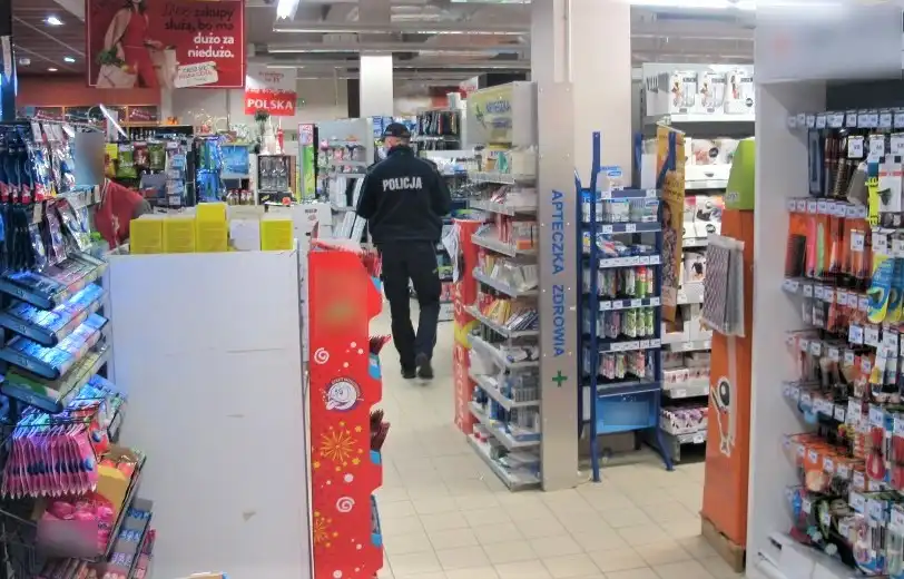 Sądeccy policjanci prowadzą wzmożone kontrole przestrzegania aktualnych zasad sanitarnych