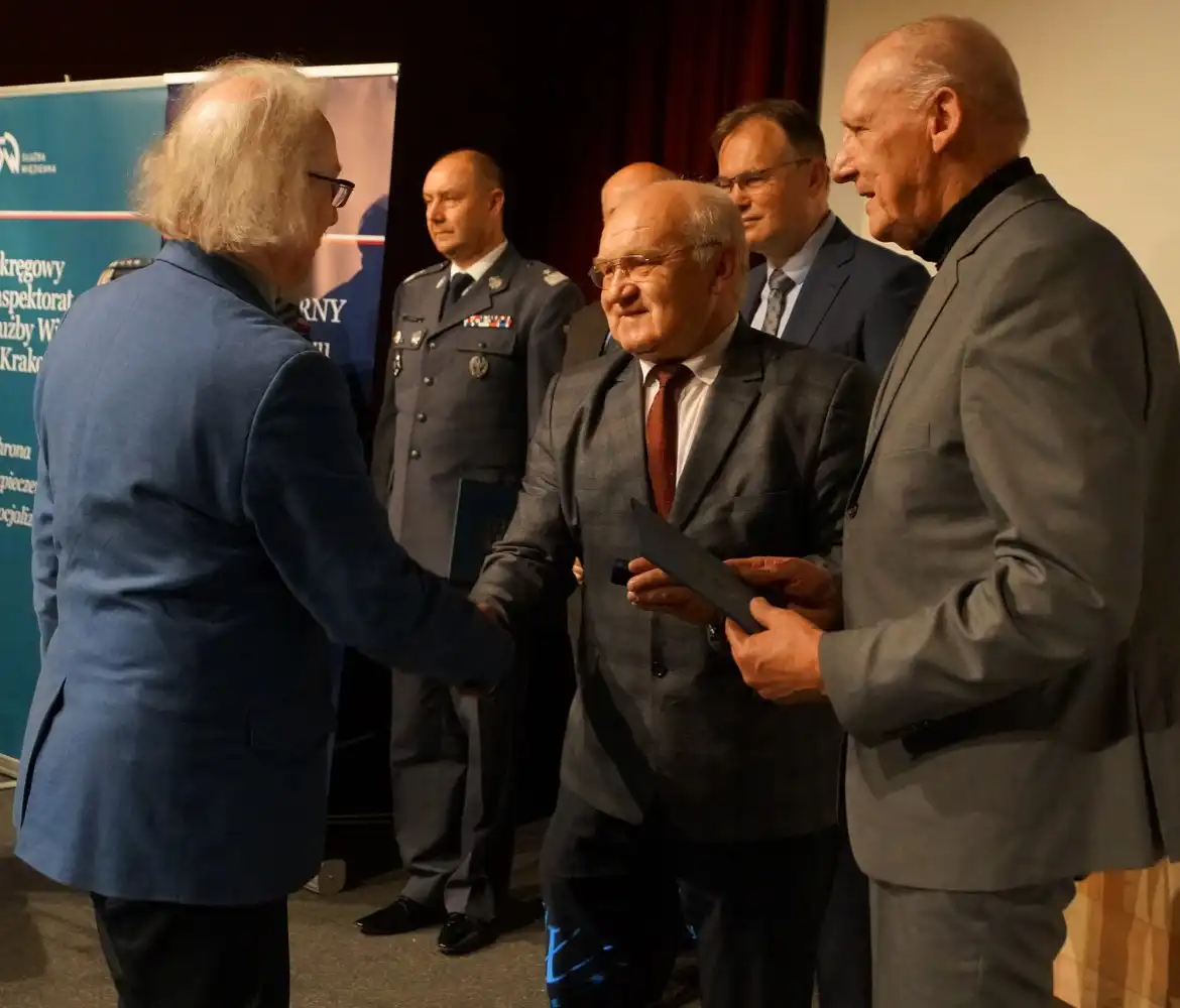 W Zakładzie Karnym w Nowym Sączu odsłonięto tablicę upamiętniającą ofiary niemieckiej okupacji i represji komunistycznych