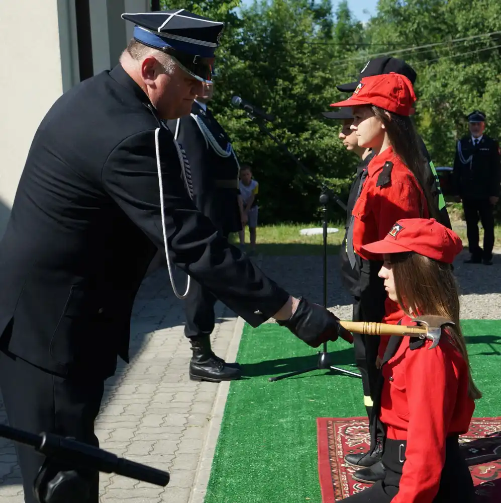 Nowy samochód i podziękowania za służbę na 70-lecie OSP Krużlowa Niżna