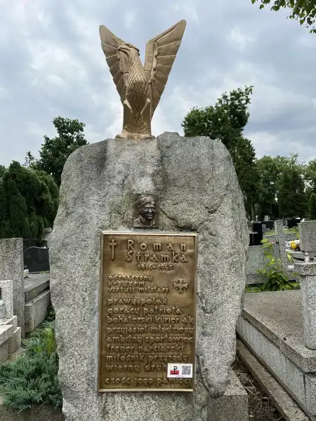 Nagrobek sądeckiego bohatera Romana Stramki znów prezentuje się okazale