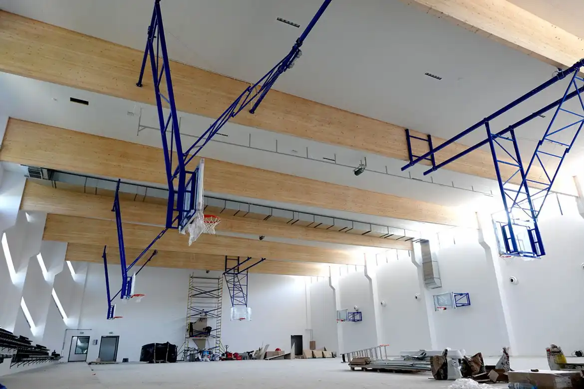 Postępują prace przy budowie hali sportowej ze strzelnicą przy Zespole Szkół w Marcinkowicach