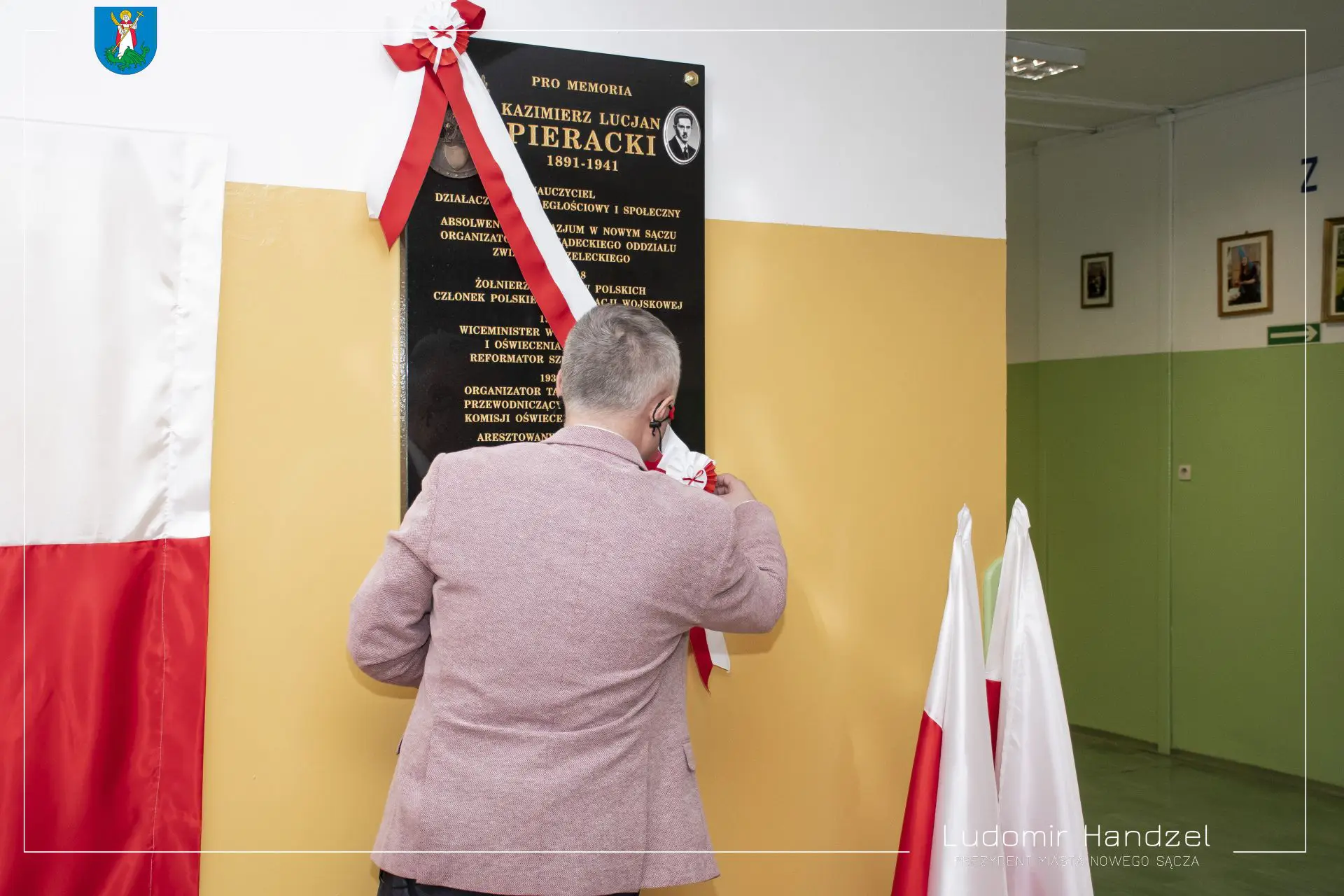 Nowy Sącz: W IV LO Sportowym odsłonięto tablicę upamiętniającą postać Kazimierza Pierackiego
