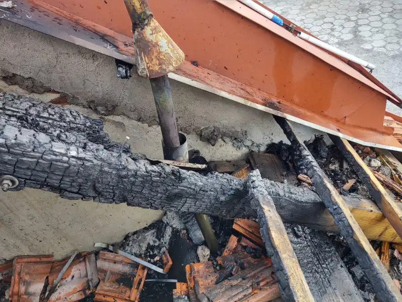 Pożar w zakładzie stolarskim w Chełmcu