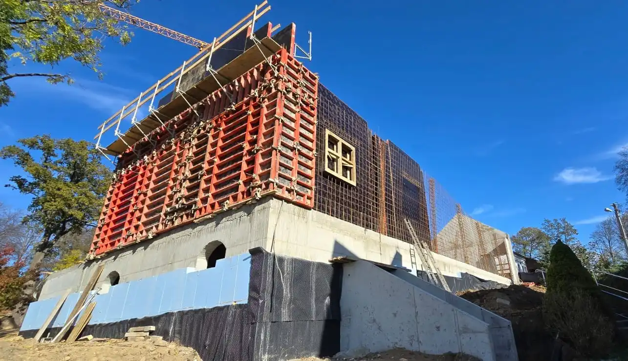 Dynamiczna rekonstrukcja stodoły w Korzennej