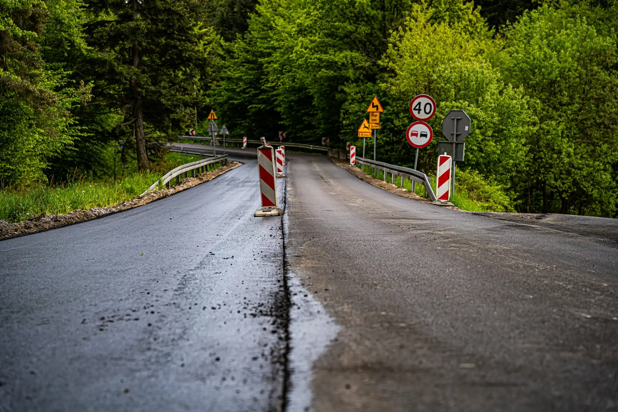 Trwa modernizacja DW 975 na odcinku Bujne–Bartkowa-Posadowa