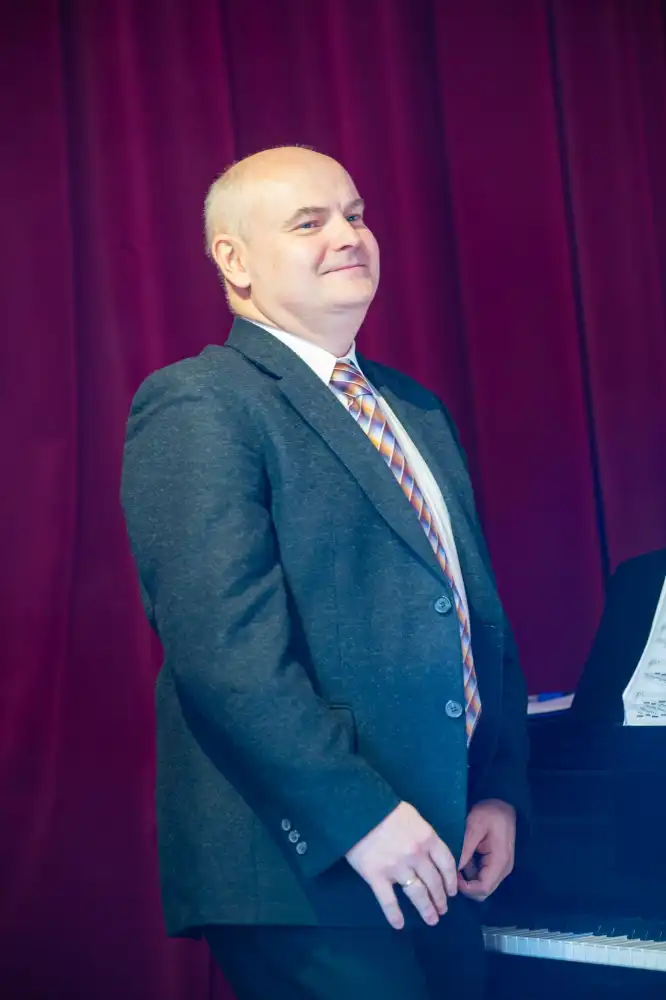 Hołd dla płonącego miasta. Trauma wojenna oczami artystów i psychologów