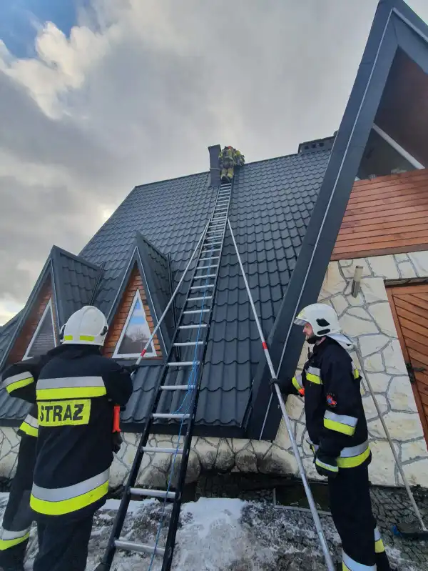 Tylicz. Pożar sadzy w przewodzie kominowym budynku mieszkalnego
