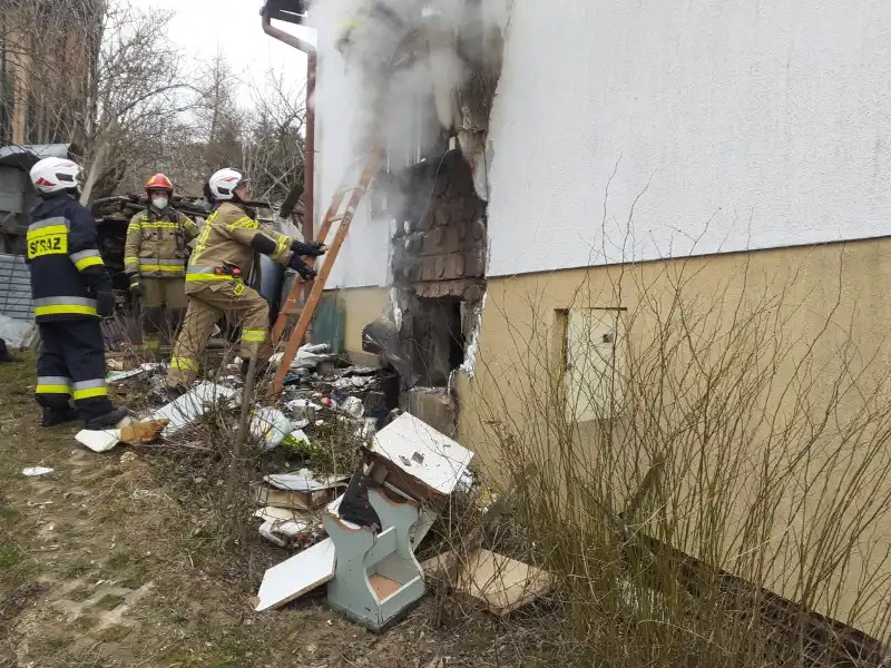 Tragiczny pożar budynku mieszkalnego. Nie żyje jedna osoba