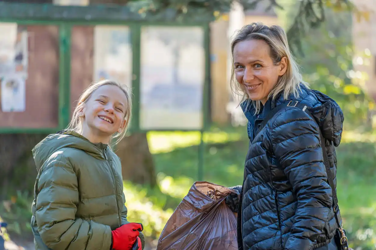 Stary Cmentarz w Nowym Sączu przygotowany na Wszystkich Świętych. Społeczna akcja sprzątania nekropolii