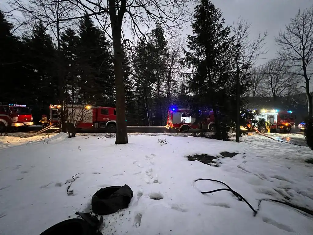 Mystków. Pożar domu jednorodzinnego. Ogień wybuchł w piwnicy