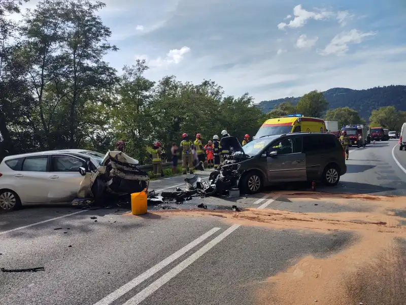Kurów. Zderzenie czterech samochodów. Trzy osoby w szpitalu