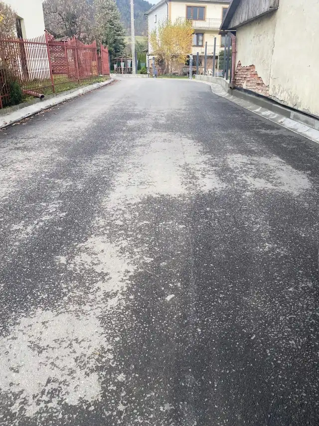 Parking przy szkole w Pisarzowej oddany do użytku mieszkańcom