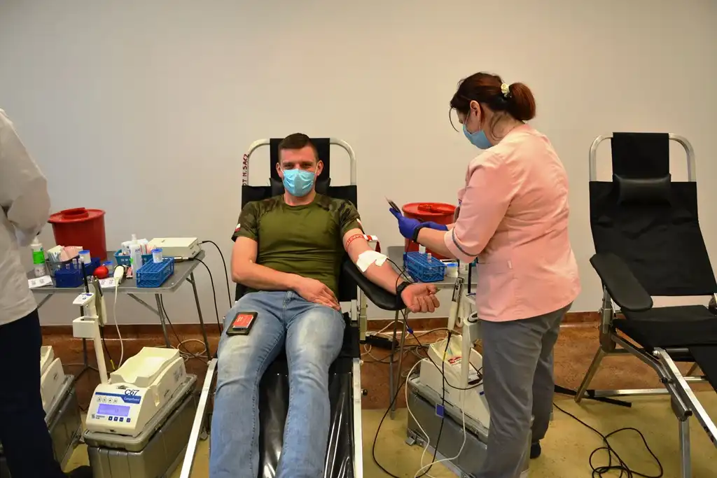 W ramach akcji „Nasza krew – Nasza Ojczyzna” w sądeckiej komendzie zebrano ponad 12 litrów krwi