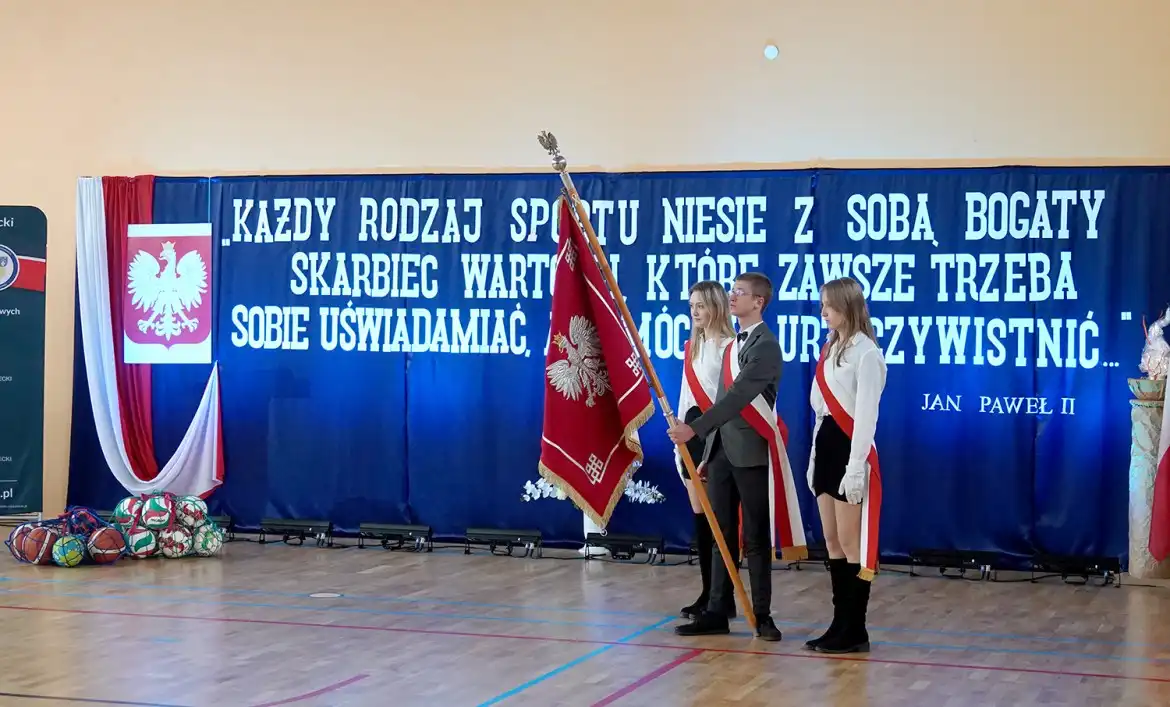 Przy ZSP w Krynicy-Zdroju powstał nowoczesny kompleks boisk i bieżni