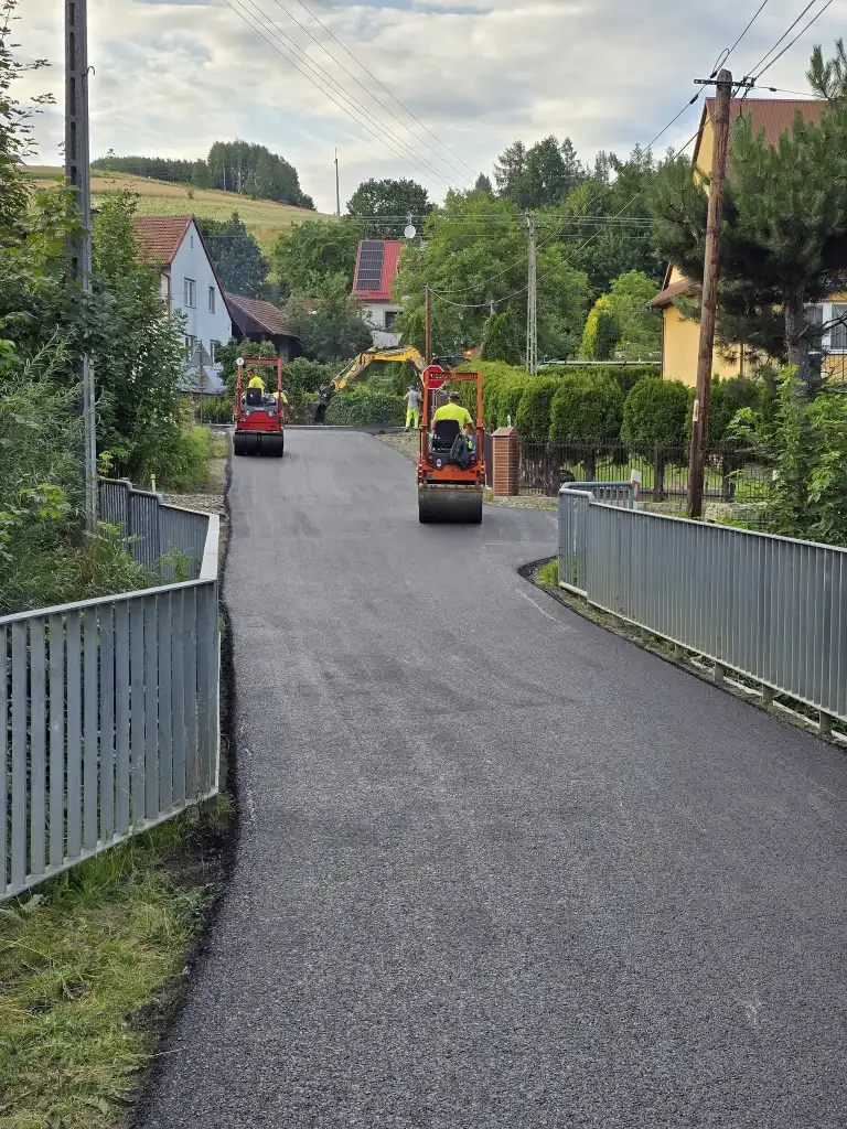 Nowy asfalt w Przysietnicy. Komfort i bezpieczeństwo na ul. Ryterskiej