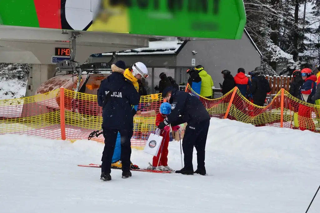 Akcja informacyjno-edukacyjna pod hasłem „Kręci mnie bezpieczeństwo na stoku” na Sądecczyźnie