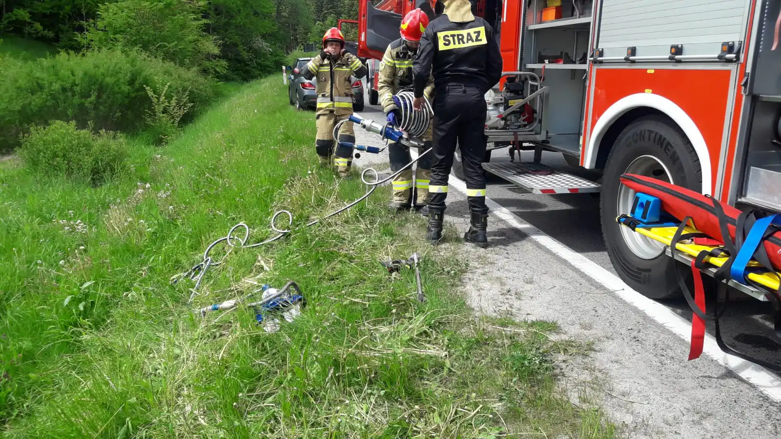 Krynica-Zdrój: Opel wypadł z drogi i uderzył w przepust