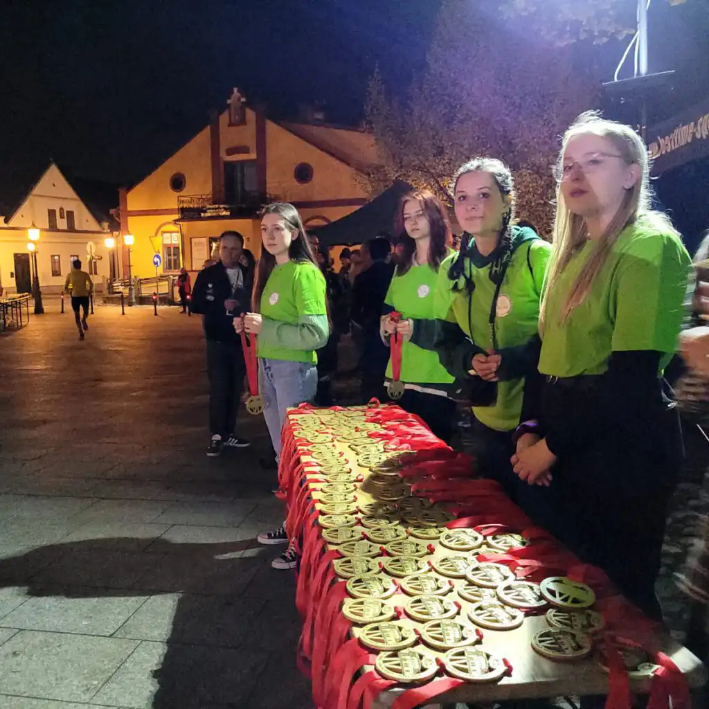 Stary Sącz: Nocni biegacze wrócili na trasy starówki