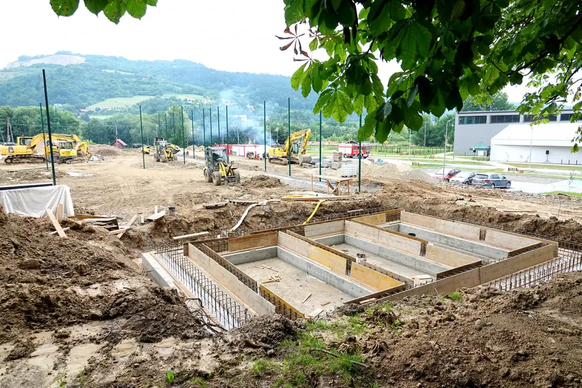 Postępują prace na terenie budowy powiatowego Centrum Sportu w Marcinkowicach