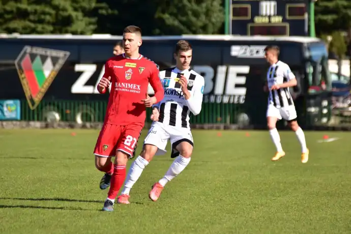 Drużyna Sandecji pokonuje Zagłębie Sosnowiec 2:1
