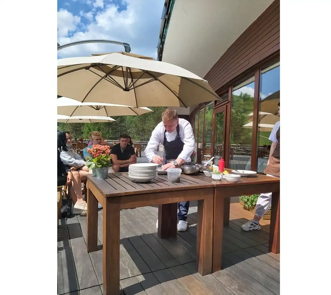 Hotelarze z ZSP w Krynicy-Zdroju zachęcają do zdrowego trybu życia