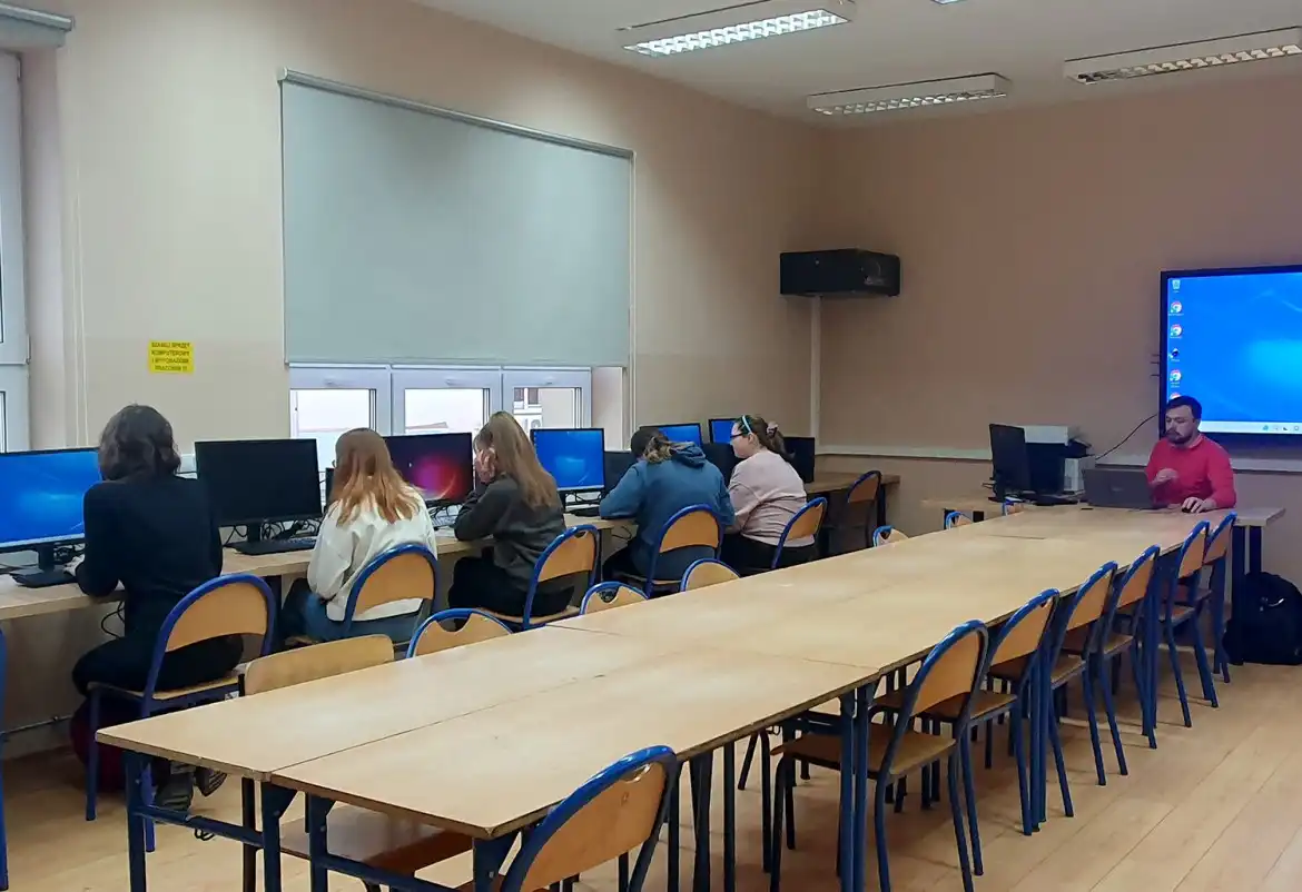 W ZS w Starym Sączu jest nowa pracownia komputerowa