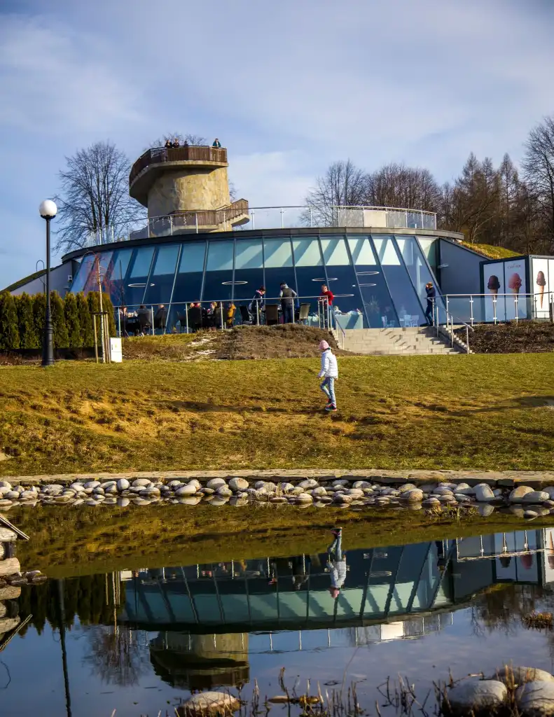 Krokusy i pierwszy dzień wiosny w muszyńskich ogrodach