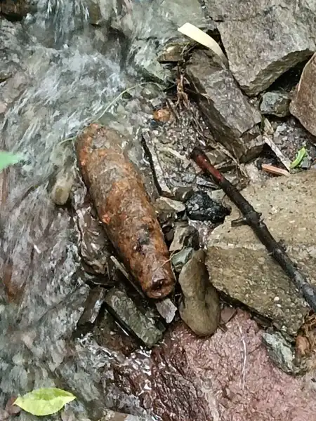 Grybów: w potoku znaleziono niebezpieczny niewybuch z okresu II wojny światowej