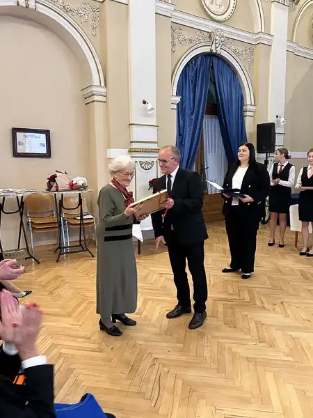 Dwudziestolecie Zespołu Wokalnego "Kryniccy Seniorzy". Jubileusz pełen wzruszeń i nagród