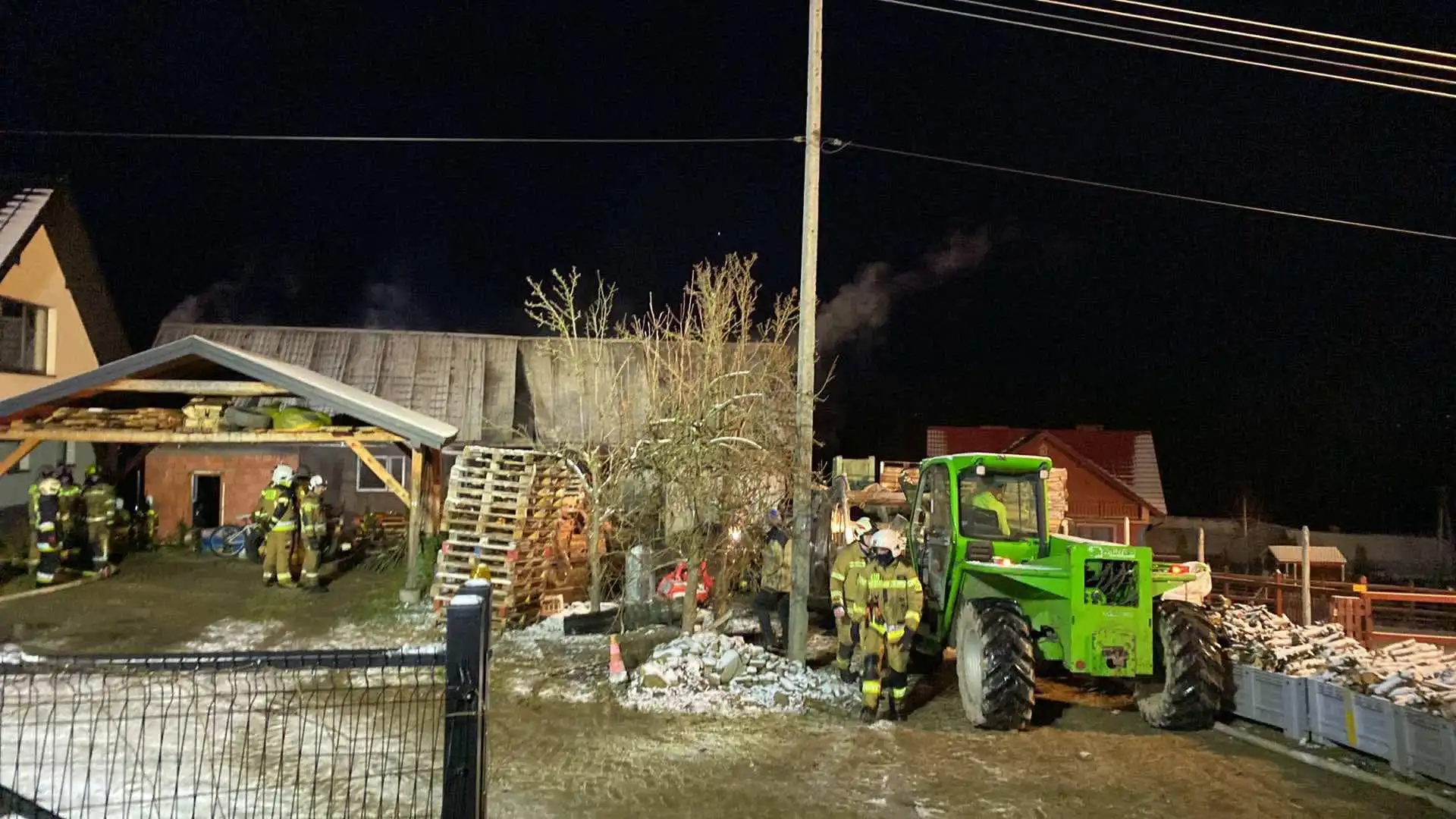 Pożar w Moszczenicy Wyżnej. Strażacy przez blisko 6 godzin walczyli z żywiołem