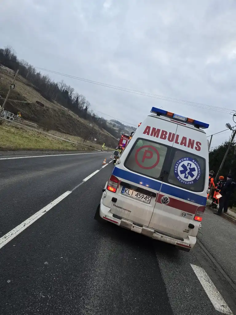 Wypadek w Mszanie Dolnej. Jedna osoba trafiła do szpitala