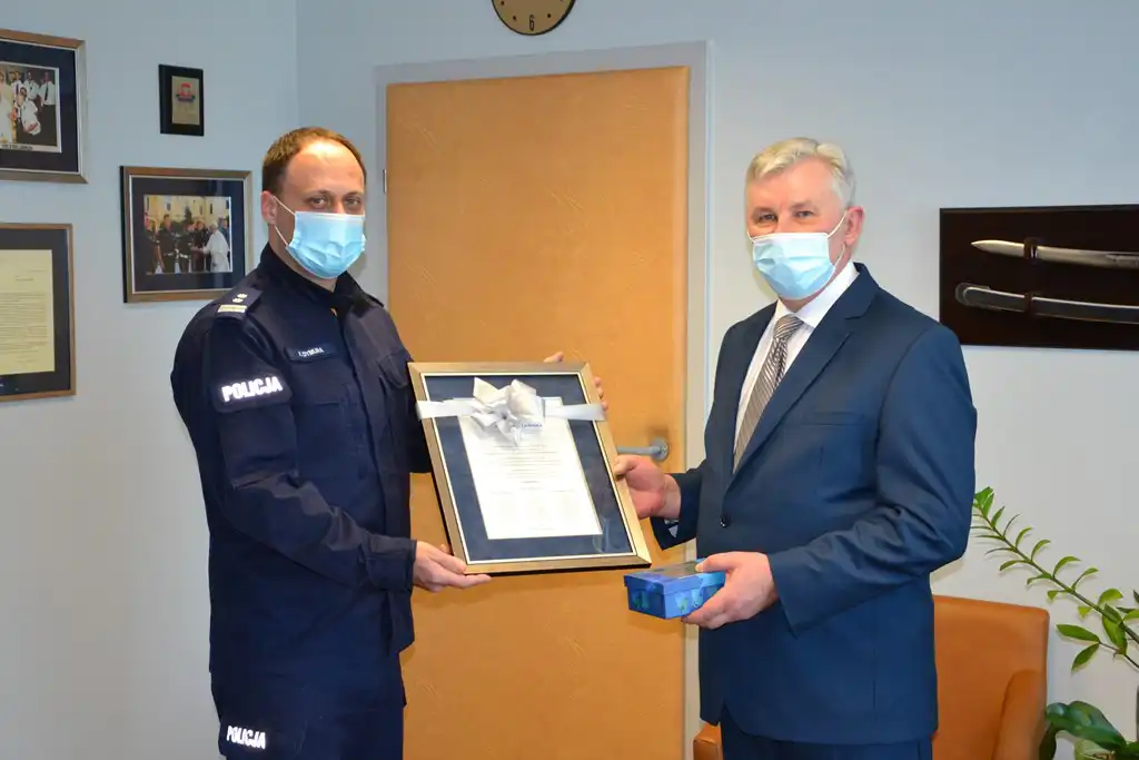 Podinspektor Bogdan Lechowicz po 27 latach służby pożegnał się z mundurem