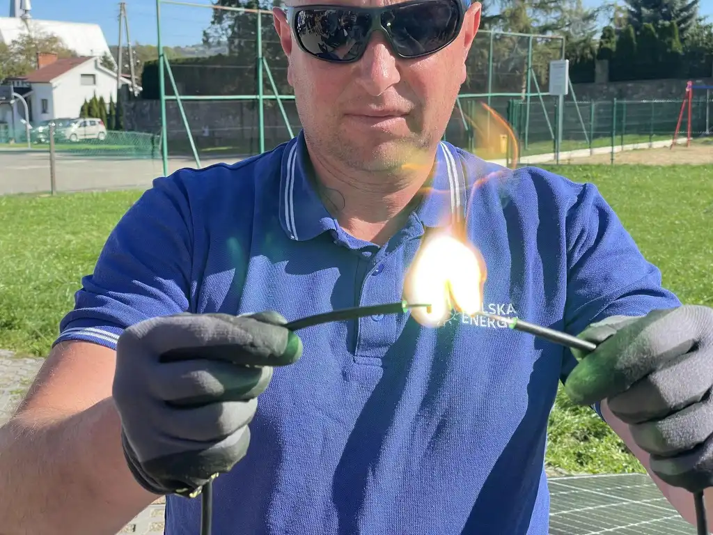 Strażacy w Tęgoborzy uczą się, jak ratować w dobie energii odnawialnej