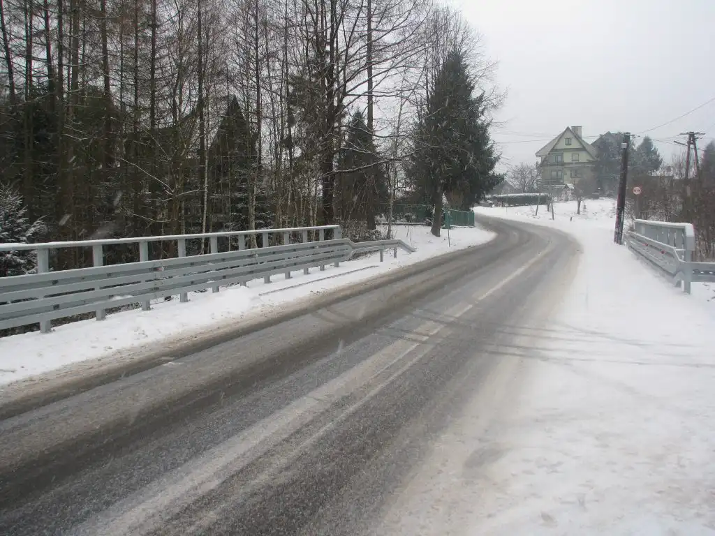 Kolejne inwestycje na drogach powiatu limanowskiego zakończone