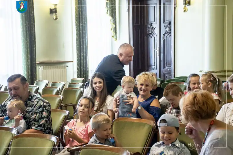 Nowy Sącz: Angaże dla osób pełniących funkcję rodziny zastępczej oraz osób prowadzących Rodzinne Domy Dziecka