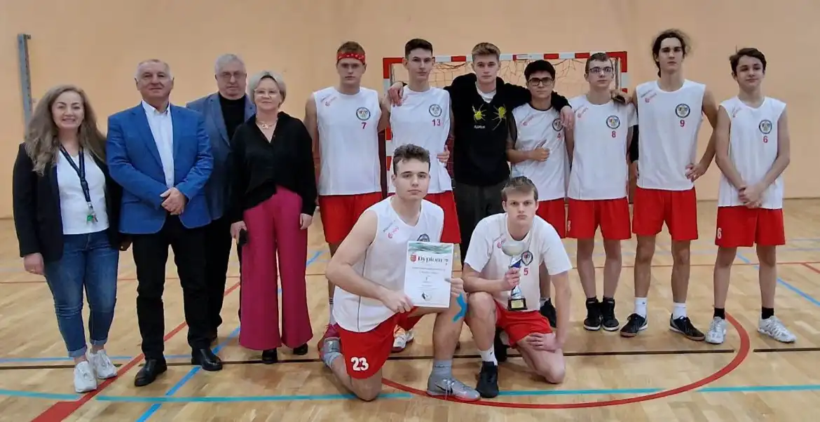Reprezentanci grybowskiego liceum najlepsi w koszykówce