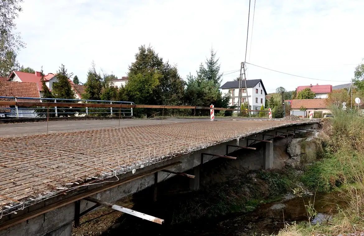 Trwa budowa mostu w Zagorzynie
