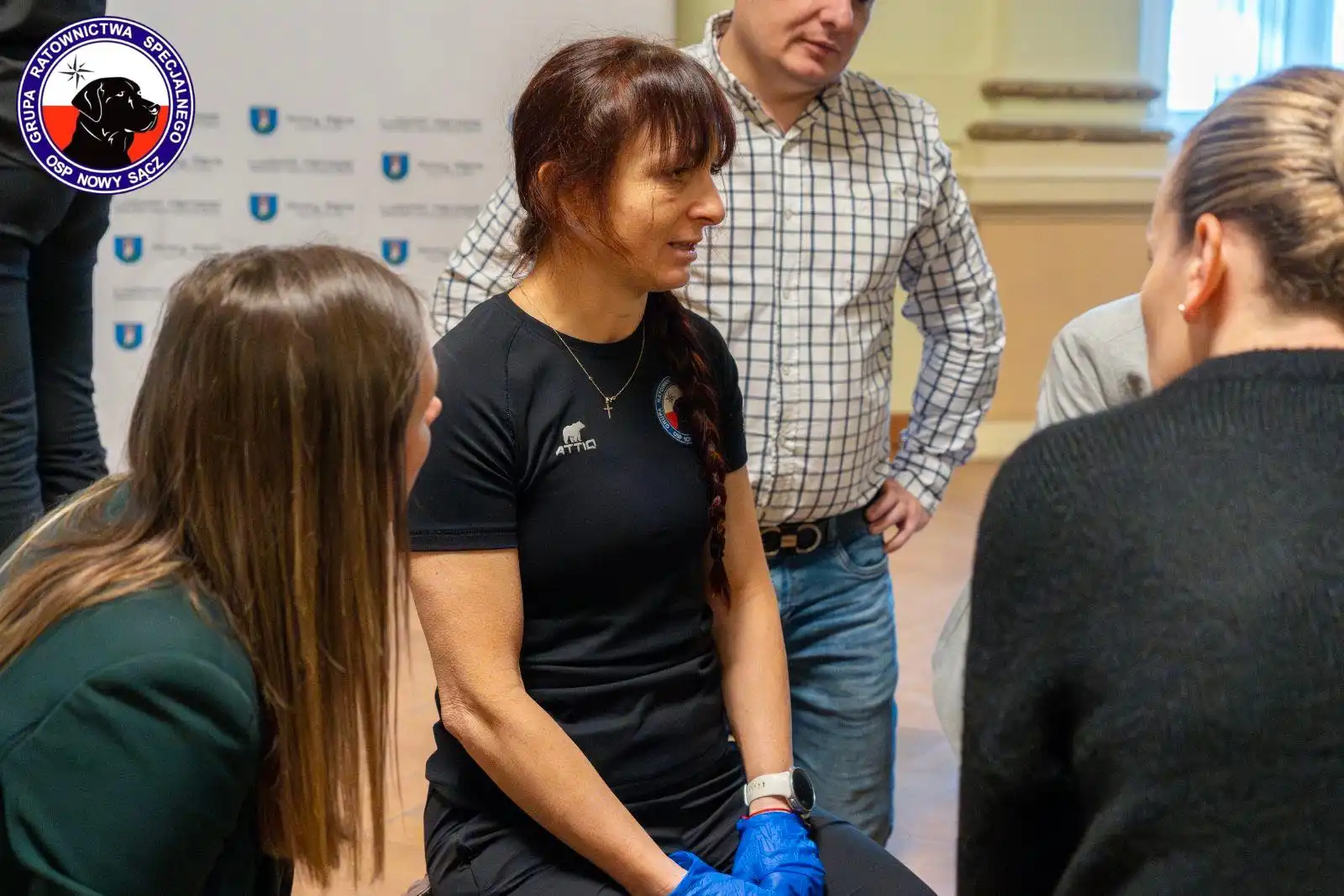 Ratowanie życia w praktyce. Szkolenie OSP Nowy Sącz dla pracowników miasta